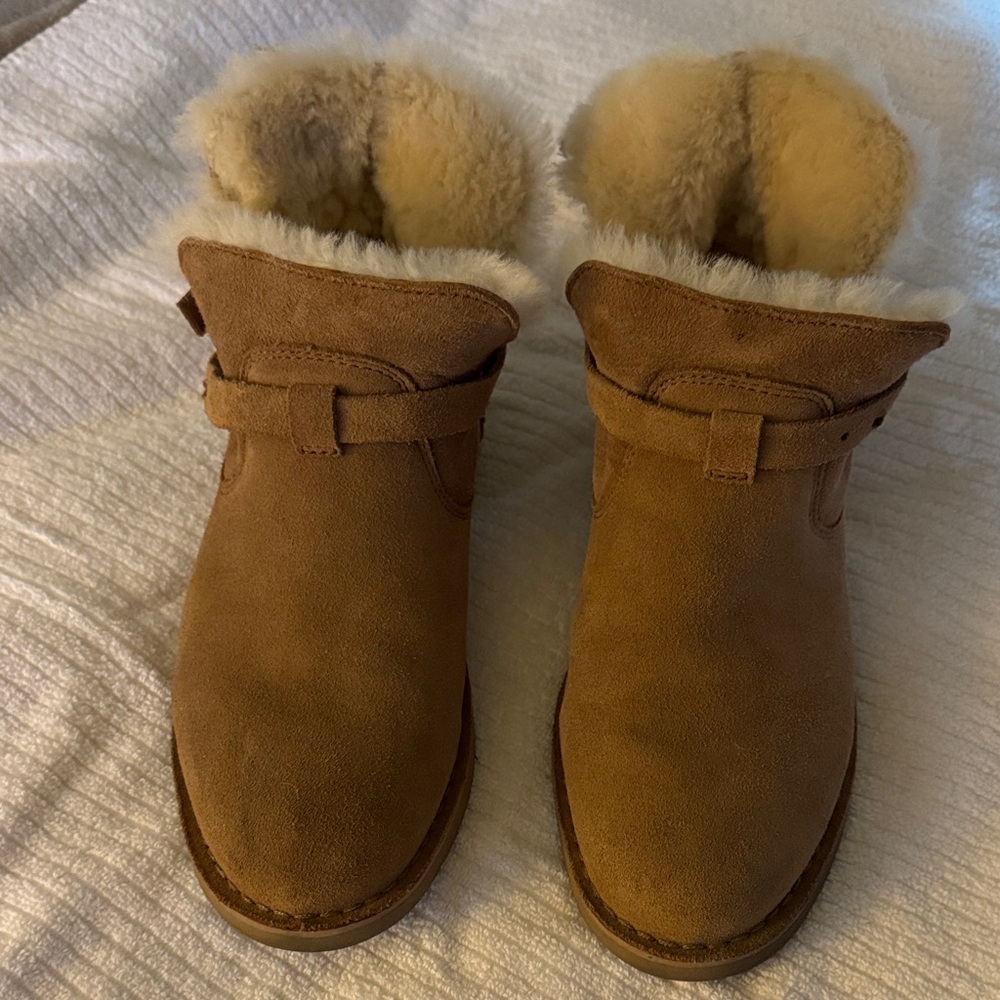 UGG Tan Ankle Boots with Cream Fur Lining